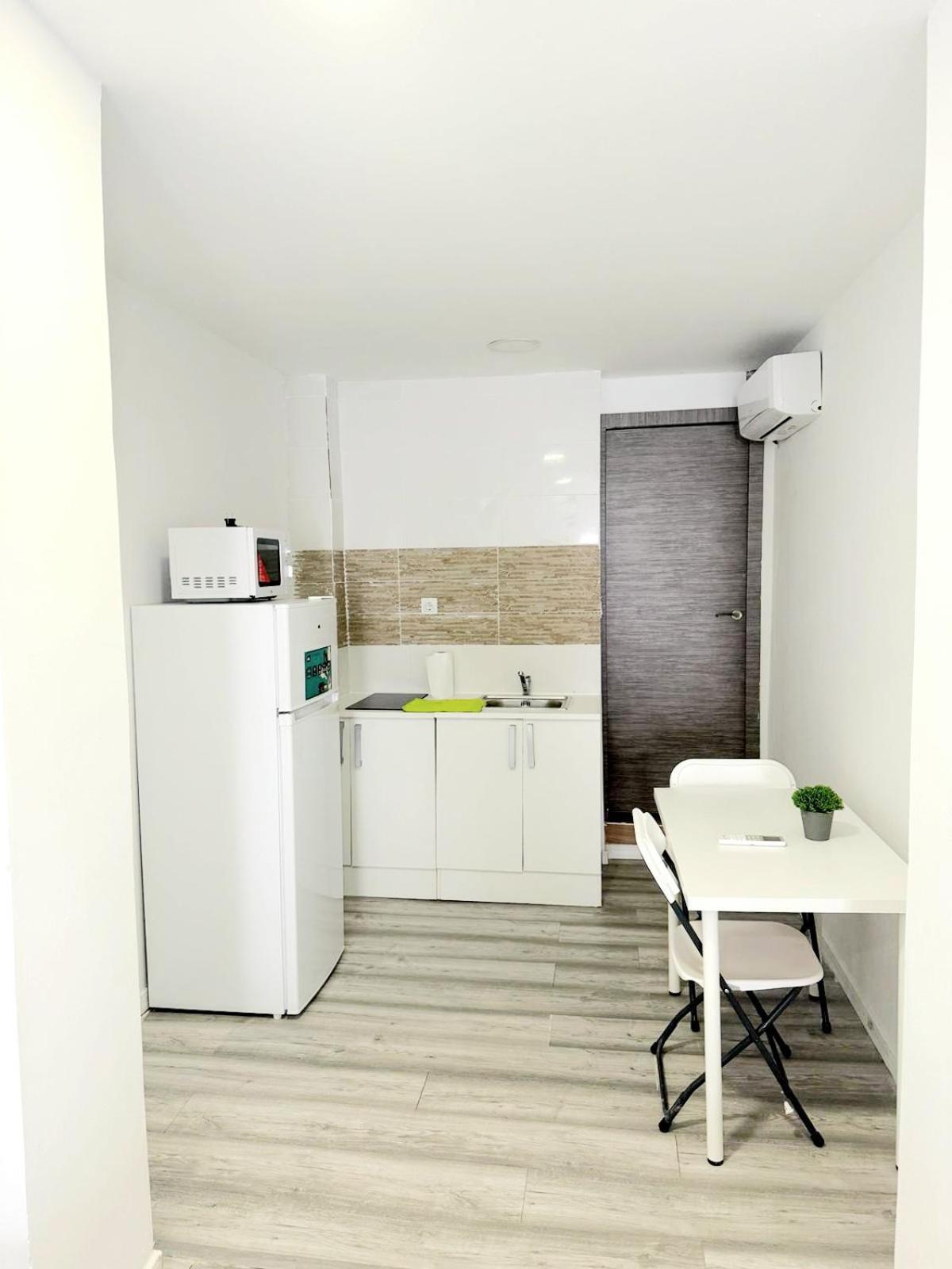 Apartamentos Aeropuerto Valencia 马尼塞斯 外观 照片